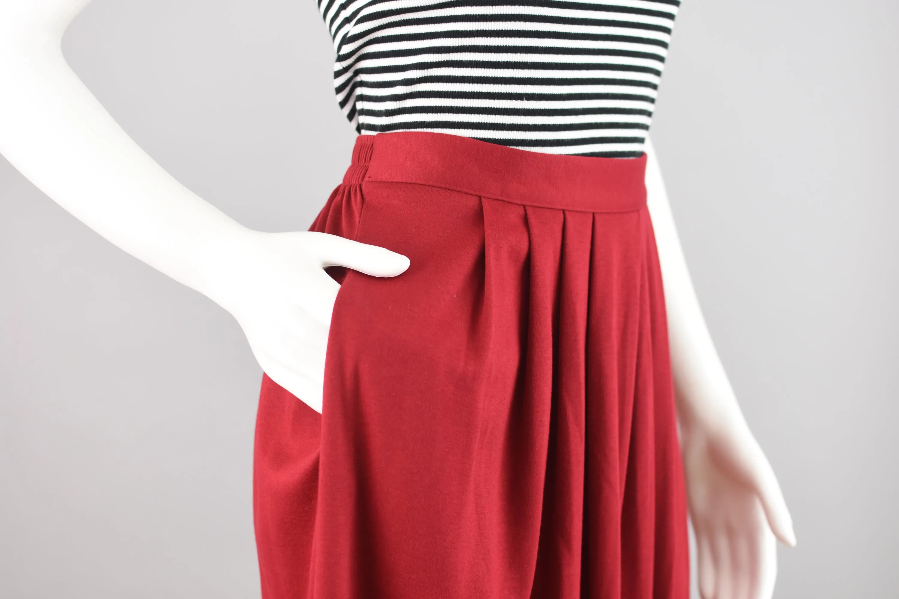 90s Red Pleated High Waist Maxi Skirt with Pockets, Women's Medium
