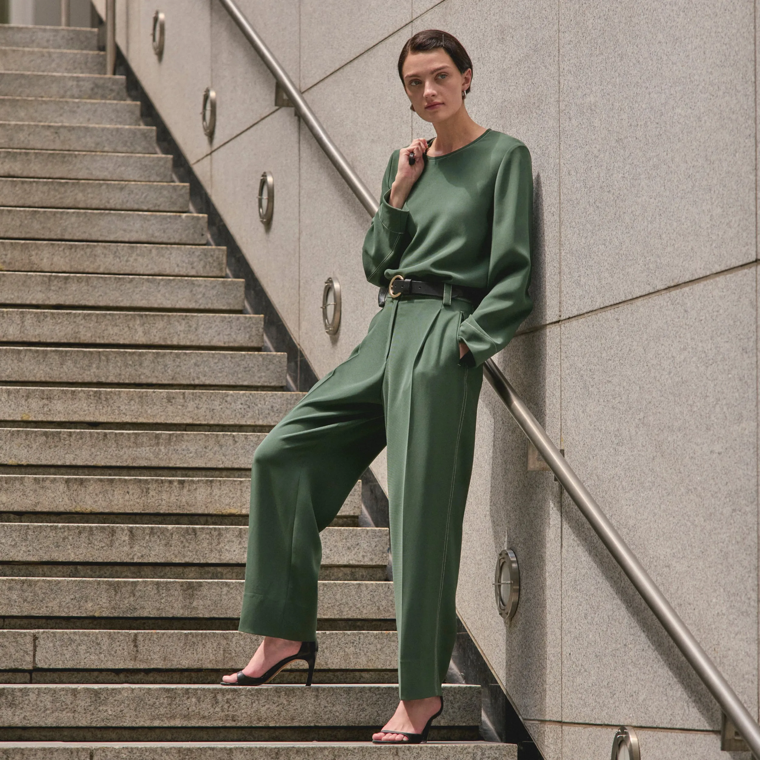 Jules Top - Everyday Crepe :: Dusty Pine